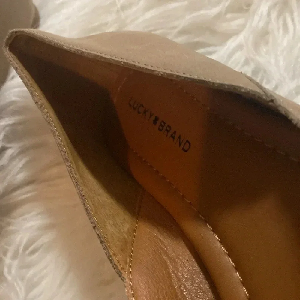 Lucky Brand Size 8.5M NWOT Beige Leather Danyiel Flat